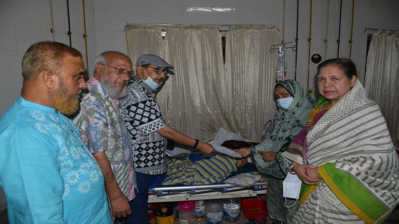 ক্লাস সংগঠনের উদ্যোগে চট্টগ্রামে ক্যান্সার শিশুদের ঈদ উপহার বিতরণ