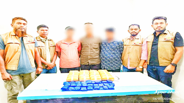 কর্ণফুলীতে হানিফ পরিবহনের বাসে অভিযান: ১৪ হাজার ইয়াবা ও ৮ কেজি হেরোইন উদ্ধার, আটক ৩