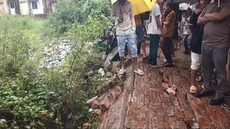 কর্ণফুলীতে অতিবৃষ্টিতে দেয়াল ধসে নারীর মৃত্যু, শিশুসহ আহত ৩