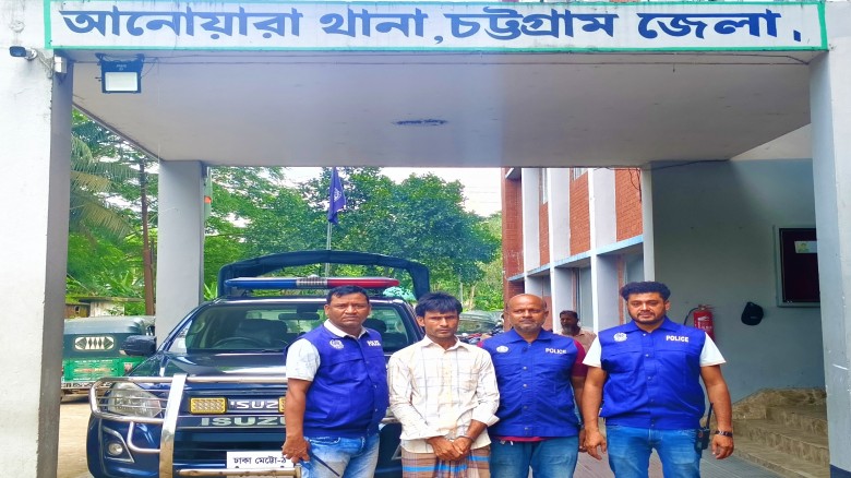 দীপুমনি মার্কেটের সামনে দিনদুপুরে প্রকাশ্যে ছুরিকাঘাতে হত্যা চেষ্টা