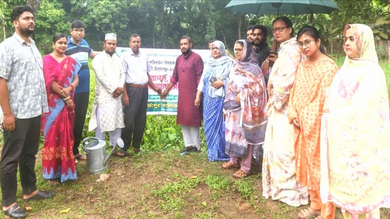 মির্জাপুর বালিকা উচ্চ বিদ্যালয়ে বৃক্ষরোপণ কর্মসূচি