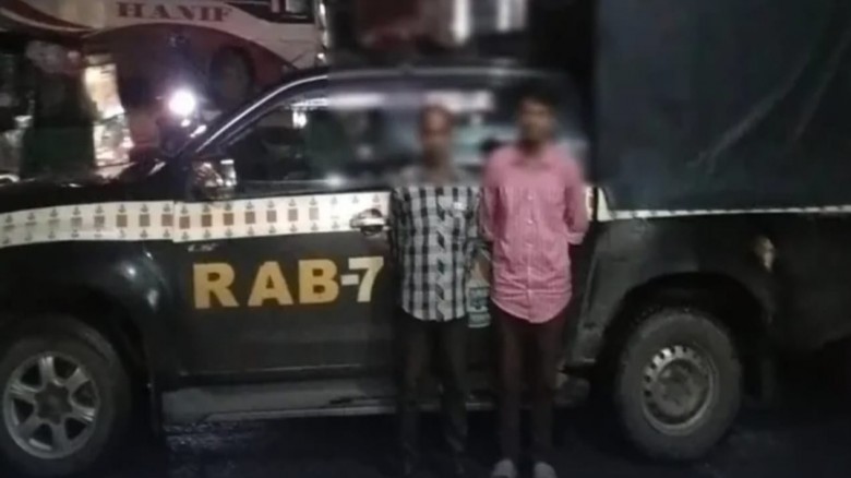 সিএনজির গ্যাস সিলিন্ডারে ৪৩ হাজার ইয়াবা, আনোয়ারায় র‍্যাবের হাতে গ্রেপ্তার ২