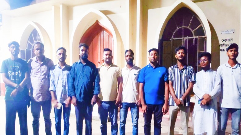 মেধা আছে, সামর্থ্য নেই-কলেজে ভর্তি নিয়ে অনিশ্চিত শিক্ষার্থীর পাশে আনোয়ারা ছাত্রদল