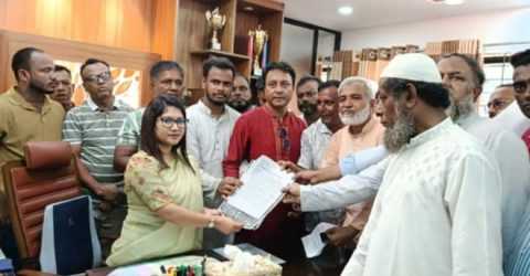 আনোয়ারা উপজেলার ডুমুরিয়া-রূদুরাবাসীর ন্যায্য দাবিতে মানববন্ধন