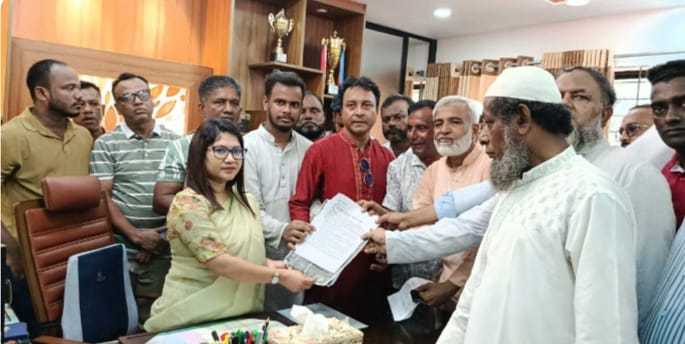 আনোয়ারা উপজেলার ডুমুরিয়া-রূদুরাবাসীর ন্যায্য দাবিতে মানববন্ধন